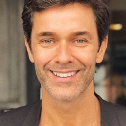 Mariano Martinez 飾演 Boyfriend