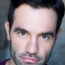 華曼卡廉盧 飾演 Self