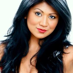 Sue-Lynn Ansari 飾演 Nurse