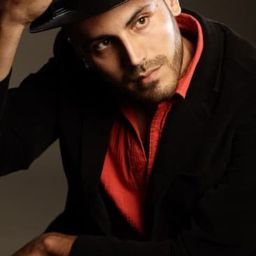 Leonardo Castro Sitiriche 飾演 Primo