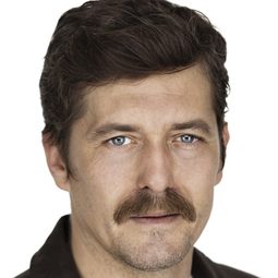 Mete Horozoğlu 飾演 Eyüp