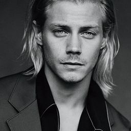 麥考爾·隆巴蒂 飾演 Corey