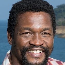 Val Perré 飾演 Valdene (adulto)