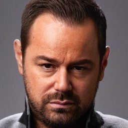 Danny Dyer 飾演 Kent Paul (voice)
