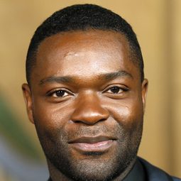 大衛奧伊羅奧 - 逐夢棋緣演員 飾演Robert Katende