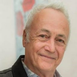 Jimmy Chisholm 飾演 Harry