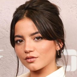 伊莎貝莫娜 飾演 Lucky Prescott (voice)