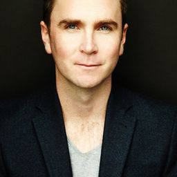 Brendan Donoghue 飾演 Gareth