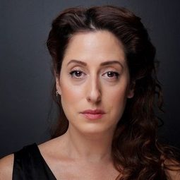 Demet Gül - 失匙開鎖佬演員 飾演Yataktaki Adamın Sevgilisi