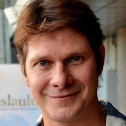 Kari-Pekka Toivonen 飾演 Lauri - Eeron isä