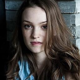 Ceci Chuh 飾演 Julia