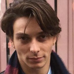 Thomas van Luin 飾演 Douglas - Drug addict