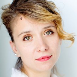 Alisa Kovalenko - 傷痕之下導演