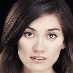 Vanessa Matsui 飾演 Teddy