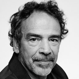 達米安·阿卡薩 飾演 Alberto Reyes