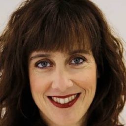 Leire Ucha 飾演 Edurne