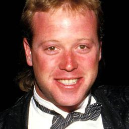 Mike Norris 飾演 Cliff