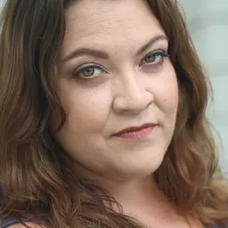 Amanda Aday 飾演 Madison Briggs