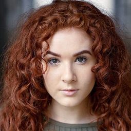 Niamh Lynch - 時尚惡女：庫伊拉演員 飾演Liberty Shop Girl