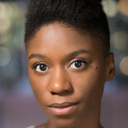 Anesha Bailey 飾演 Young Woman in Bar