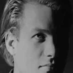 Paul America 飾演 Paul