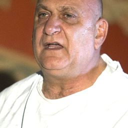 Dario D'Ambrosi 飾演 Ispettore