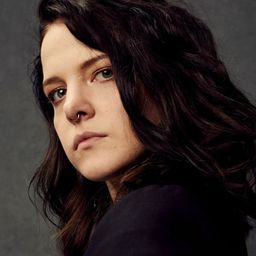 Rea Lest 飾演 Emergency Room Receptionist