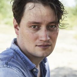 Maximilian Hildebrandt 飾演 Niels