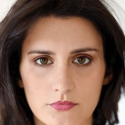 Aurora Peres 飾演 Speranza