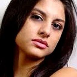 Giovanna Yannotti 飾演 Self