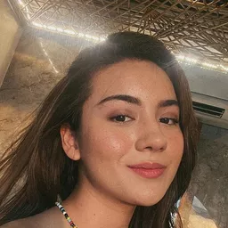 Ersya Aurelia 飾演 Ayu