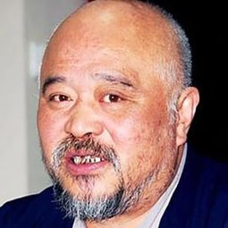 李琦 飾演 Xie Guanchun