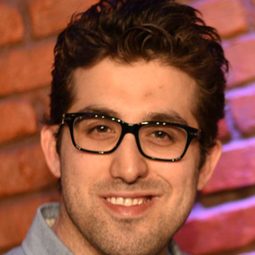 Aydın Doğu Demirkol - 野梨樹演員 飾演Sinan