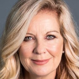 Amanda Benson 飾演 Kylie