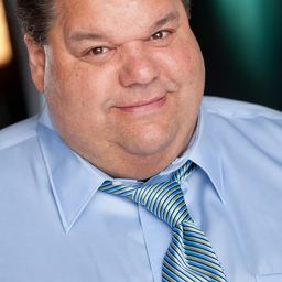 Teddy Margas 飾演 Chevy