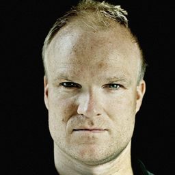 Troels Thorsen 飾演 Bent