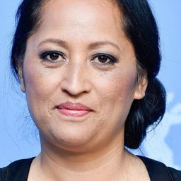 Nancy Brunning 飾演 Marama