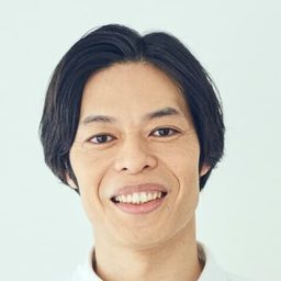 石田剛太 飾演 Kusumi