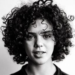 Safia Oakley-Green - 海葵演員 飾演Hattie