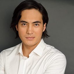 Sanjar Madi - Paris Song演員 飾演Amre Kashaubayev