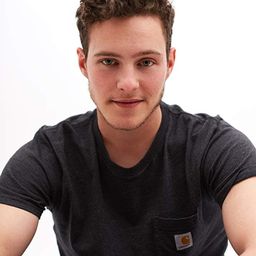 Guillaume Arnault 飾演 Steeve