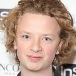 艾洛斯·瓦拉霍斯 - 魔法褓母麥克菲 2演員 飾演Cyril Gray