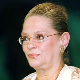 Irina Petrescu 飾演 Corina