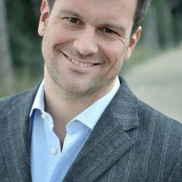 Eugenio Krauss 飾演 Violent Man