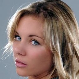 Amy Johnston 飾演 Jane