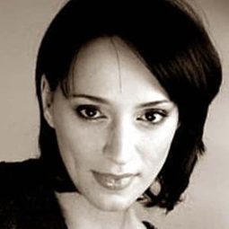 Bernadett Kis 飾演 Sarah