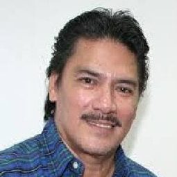 Val Sotto 飾演 
