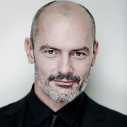 Jérôme Pradon 飾演 Miguel