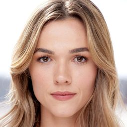 Demi Harman 飾演 Job Applicant