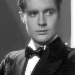 Bruce Lester 飾演 Dr. Bentley